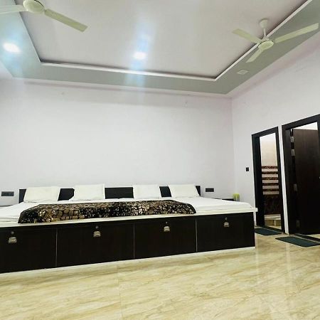 Hotel Rudra Inn , Near Railway And Bus Station , Shree Krishna Janambhoomi At 6 Min Distance , Free Parking Матхура Екстер'єр фото
