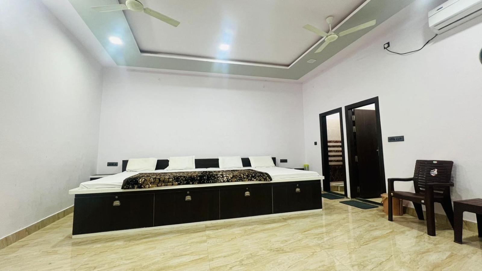 Hotel Rudra Residency Near Railway Station Матхура Екстер'єр фото
