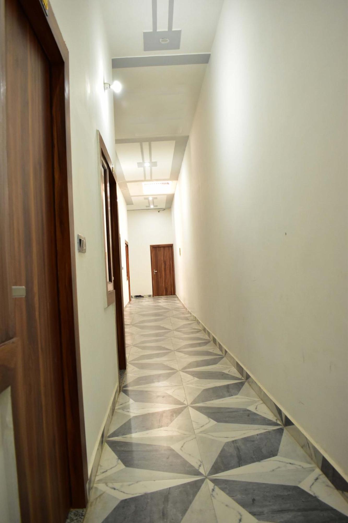 Hotel Rudra Residency Near Railway Station Матхура Екстер'єр фото
