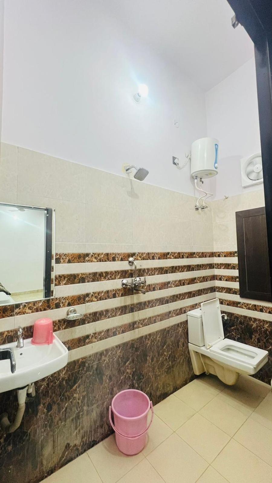 Hotel Rudra Inn , Near Railway And Bus Station , Shree Krishna Janambhoomi At 6 Min Distance , Free Parking Матхура Екстер'єр фото