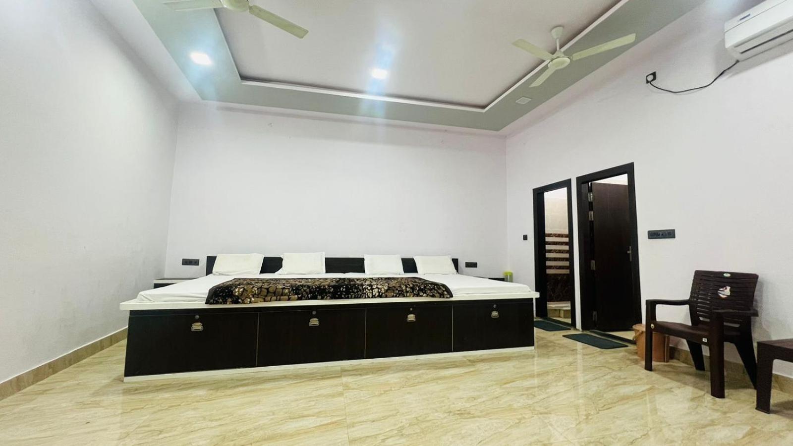Hotel Rudra Residency Near Railway Station Матхура Екстер'єр фото