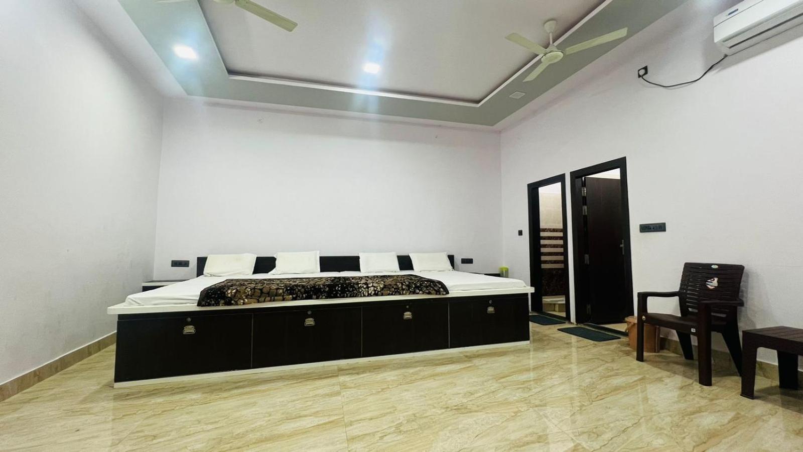 Hotel Rudra Residency Near Railway Station Матхура Екстер'єр фото