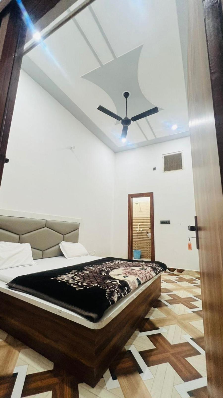 Hotel Rudra Residency Near Railway Station Матхура Екстер'єр фото