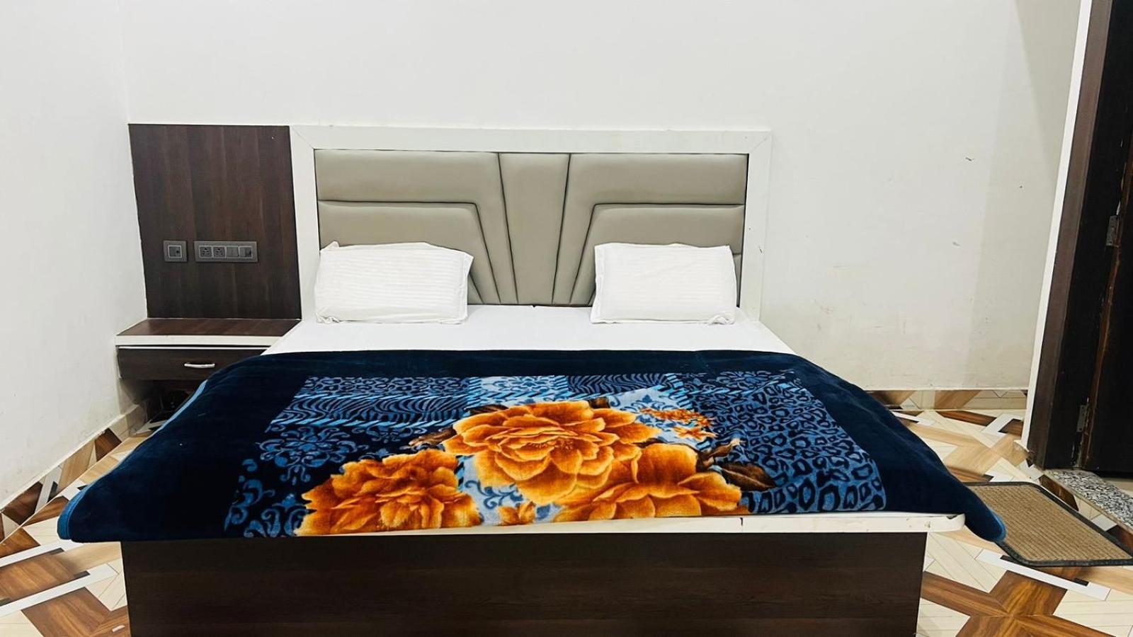 Hotel Rudra Residency Near Railway Station Матхура Екстер'єр фото